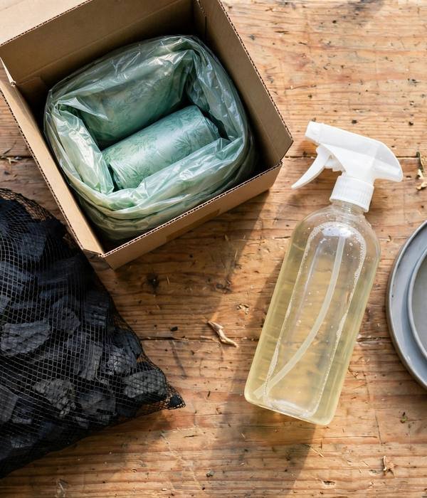 Outdoor Trash Cans: The Complete Guide to Choosing, Storing and Cleaning 19 Deodorizing Layers: Charcoal, Scented Bags, Enzyme Sprays